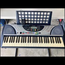 Yamaha psr-240 keyboard with stand 