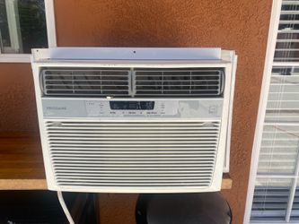 Frigidaire White Stove (Used)