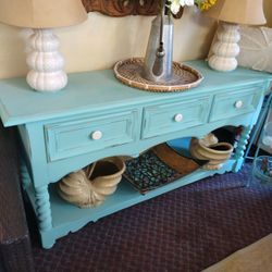CUTE ENTRY TABLE AT PICKY PINCHERS 3643 5TH AVE N ST PETE OPEN TODAY NOON TO 6 FREE DELIVERY