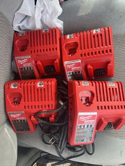 Milwaukee M18 Charger 