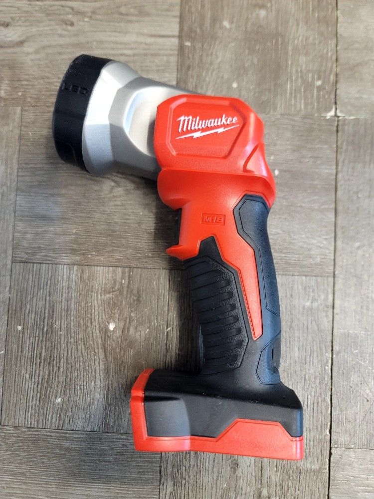 Milwaukee 2735-20 LED Flashlight M18 Cordless 18 Volt Li-Ion Work Light 109 Lum (BRAND NEW)