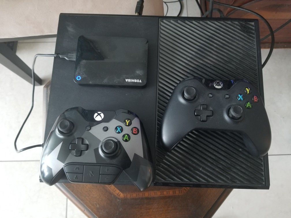 Xbox one 500gb with 2tb external harddrive