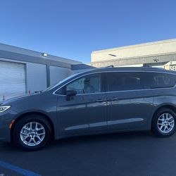 2021 Pacifica Touring $25.995