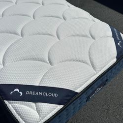 Dreamcloud Twin Xl Mattress Bed - Like New 