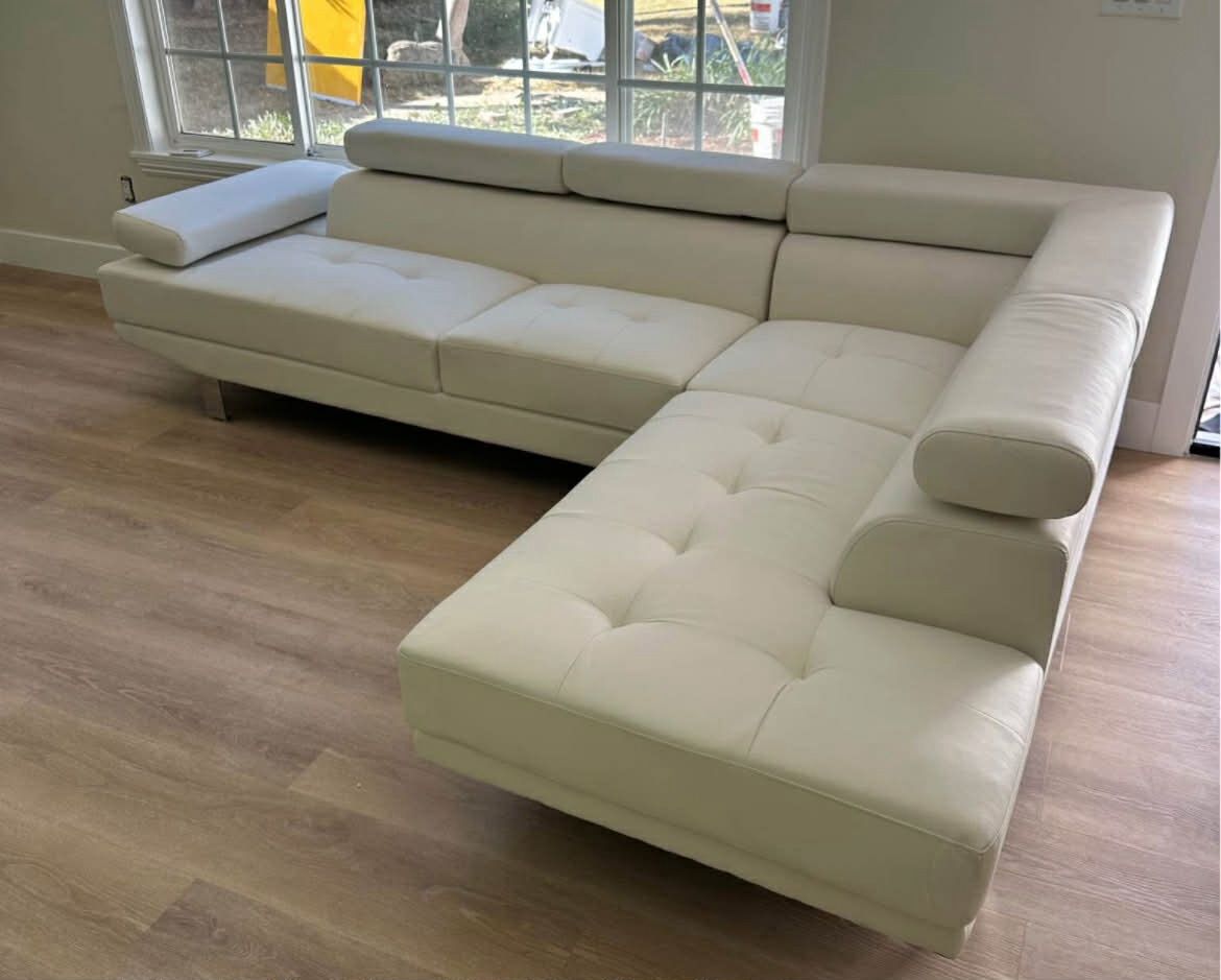 New 105x77 Leather Sectional Couch / Free Delivery