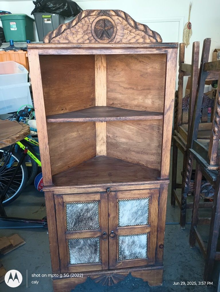 4 Chairs Table And Corner Cabinet Shelf 
