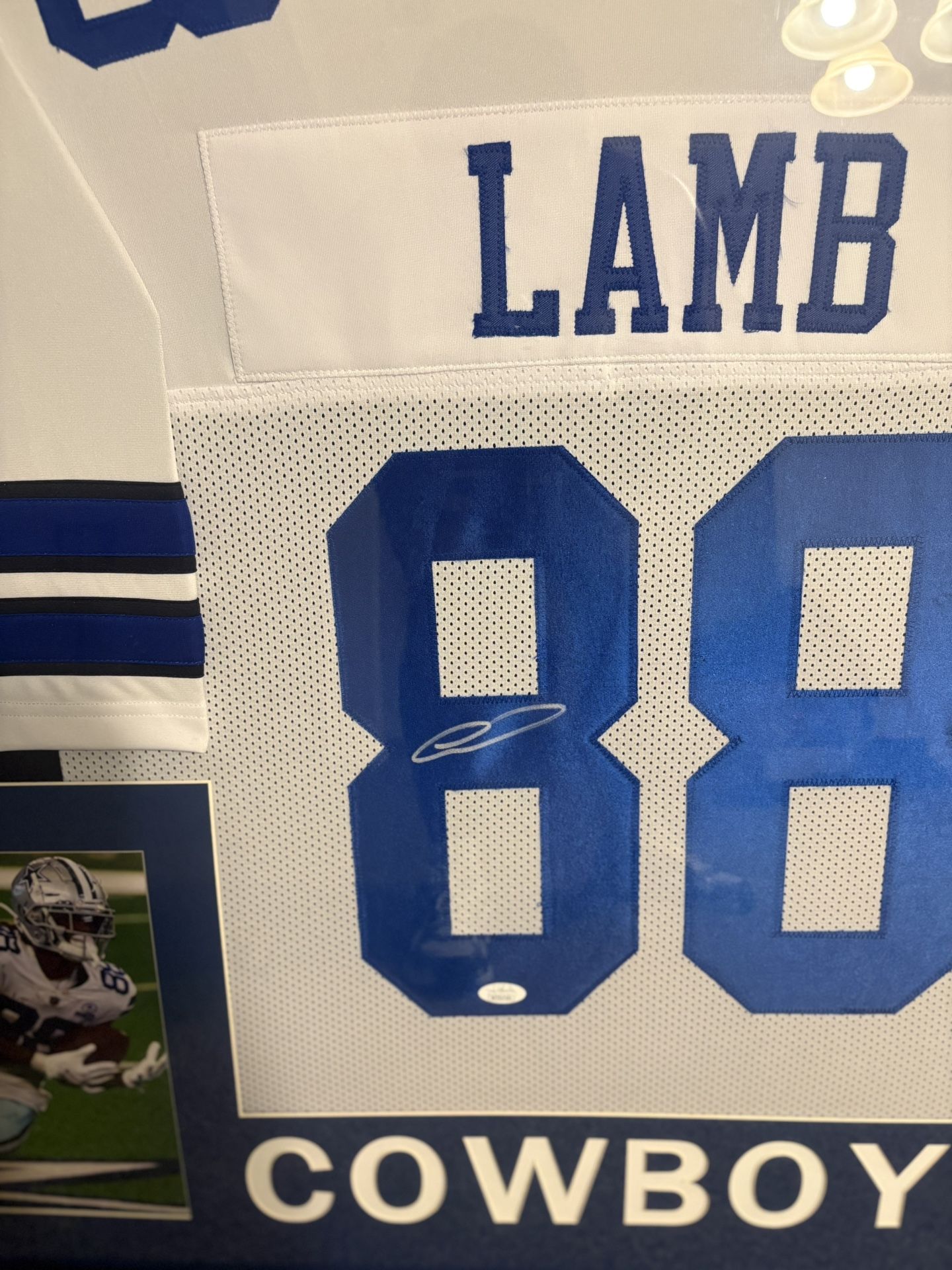 CEEDEE LAMB AUTOGRAPHED JERSEY FRAME