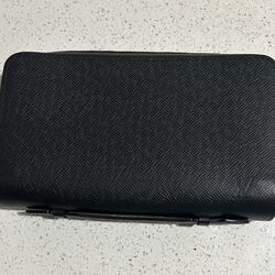 Louis Vuitton Zippy XL Taiga Noir - Brand New w/ Box & Receipt