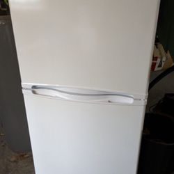 Haier 9.8 Top And Bottom Freezer & Refrigerator 