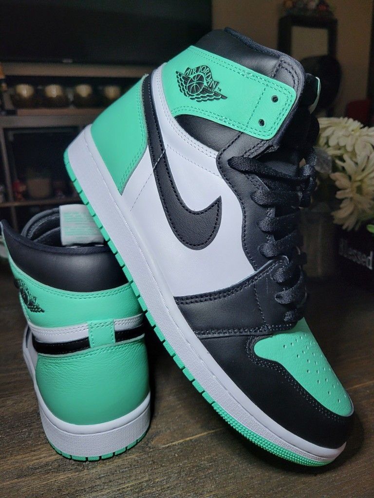JORDAN 1 RETRO HIGH OG 'GREEN GLOW'
