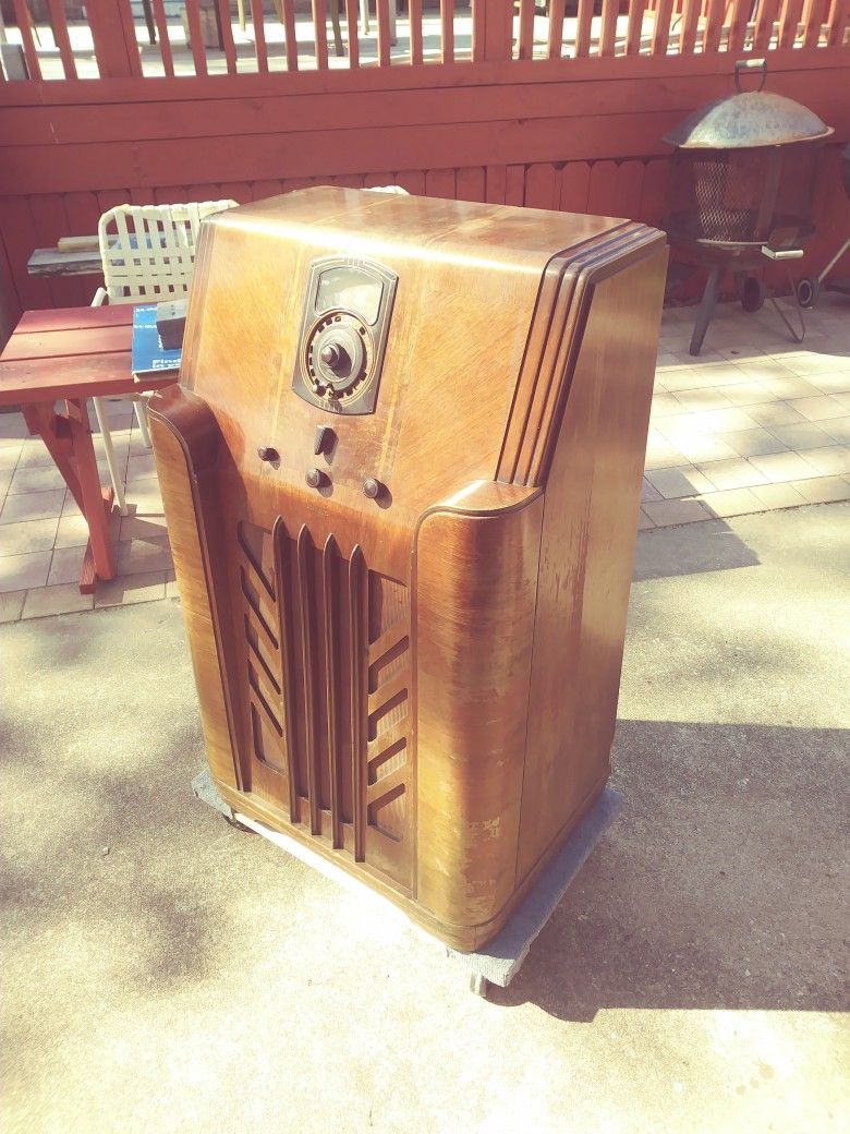 Philco Antique Radio 