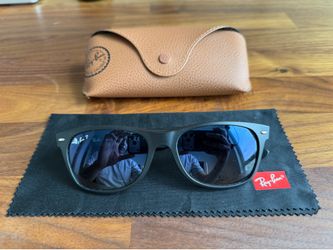 Ray-Ban New Wayfarer RB2132 - Black/Blue-Grey Gradient Polarized