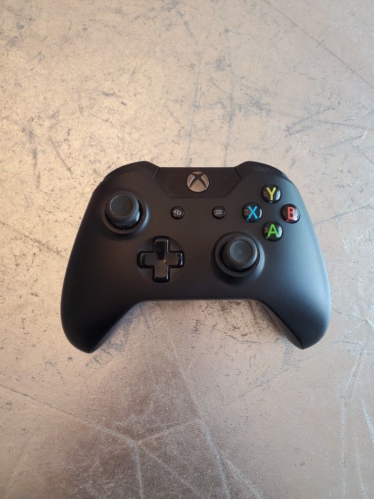 Microsoft Xbox one wireless controller model 1537 tested and working 