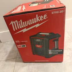 Milwaukee M18 Charger Jobsite Radio/Bluetooth Speaker 2792-20