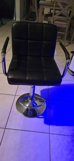 4pc Set of Modern Barstools
