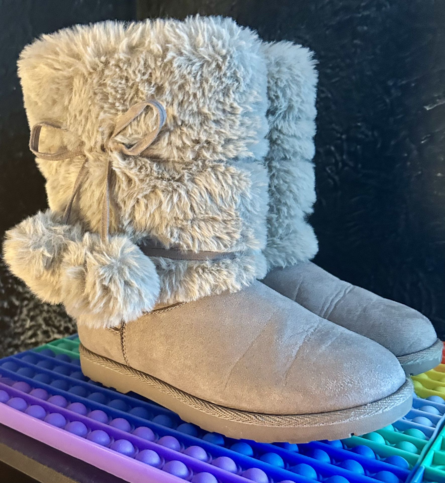 GIRLS BOOTS SIZE 2