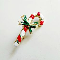 1.5" Gold Enamel Red and White Striped Candy Cane with Green Bow Women's Ladies Dress Shirt Lapel Pin Brooch. No markings. Fashionable Costume Jewelry