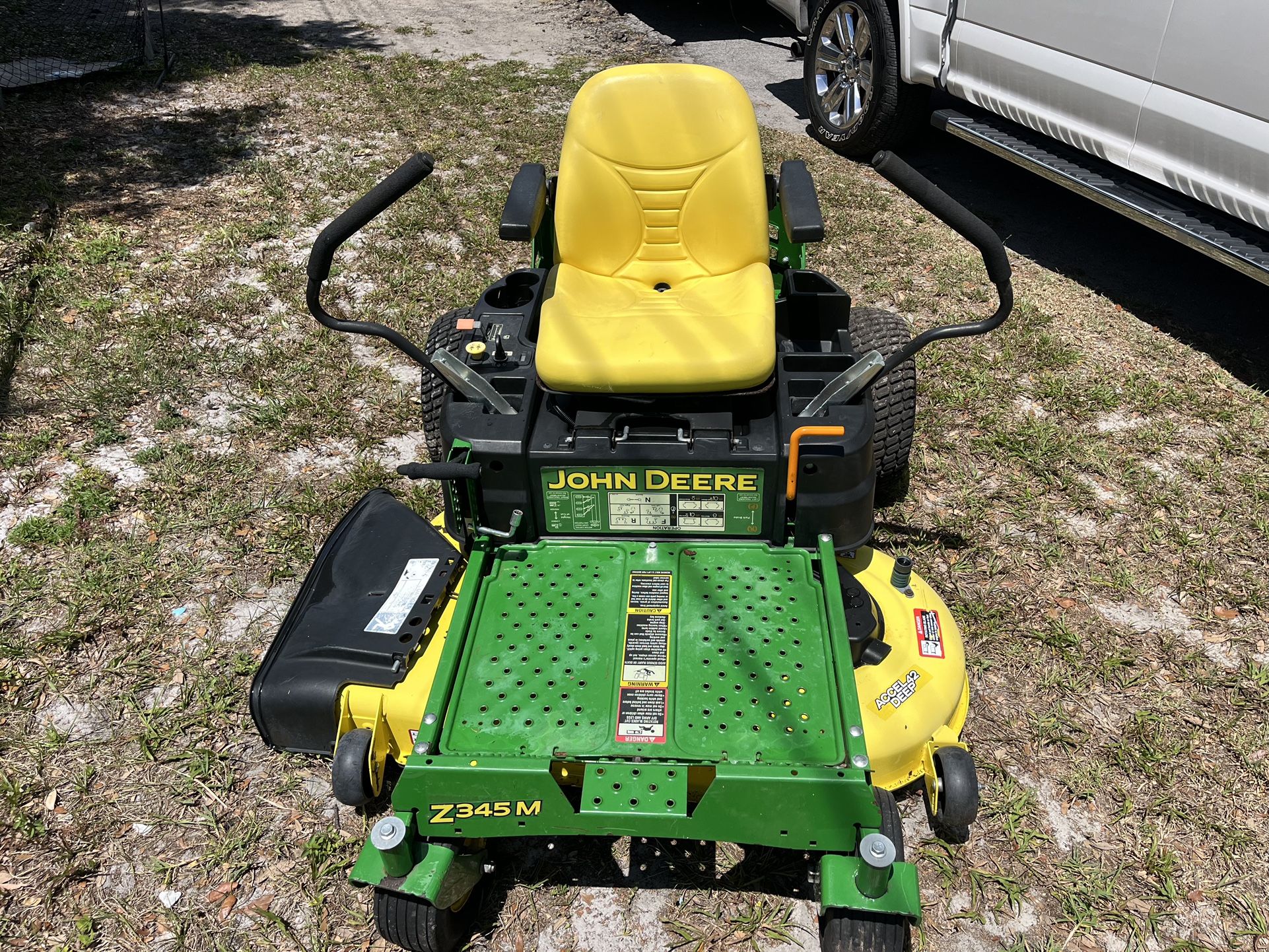 John Deere Z435M 42” Zero Turn Lawn Riding Mower! 