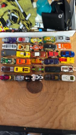 30 Hot Wheels  ‘loose’ cars  mixed lot