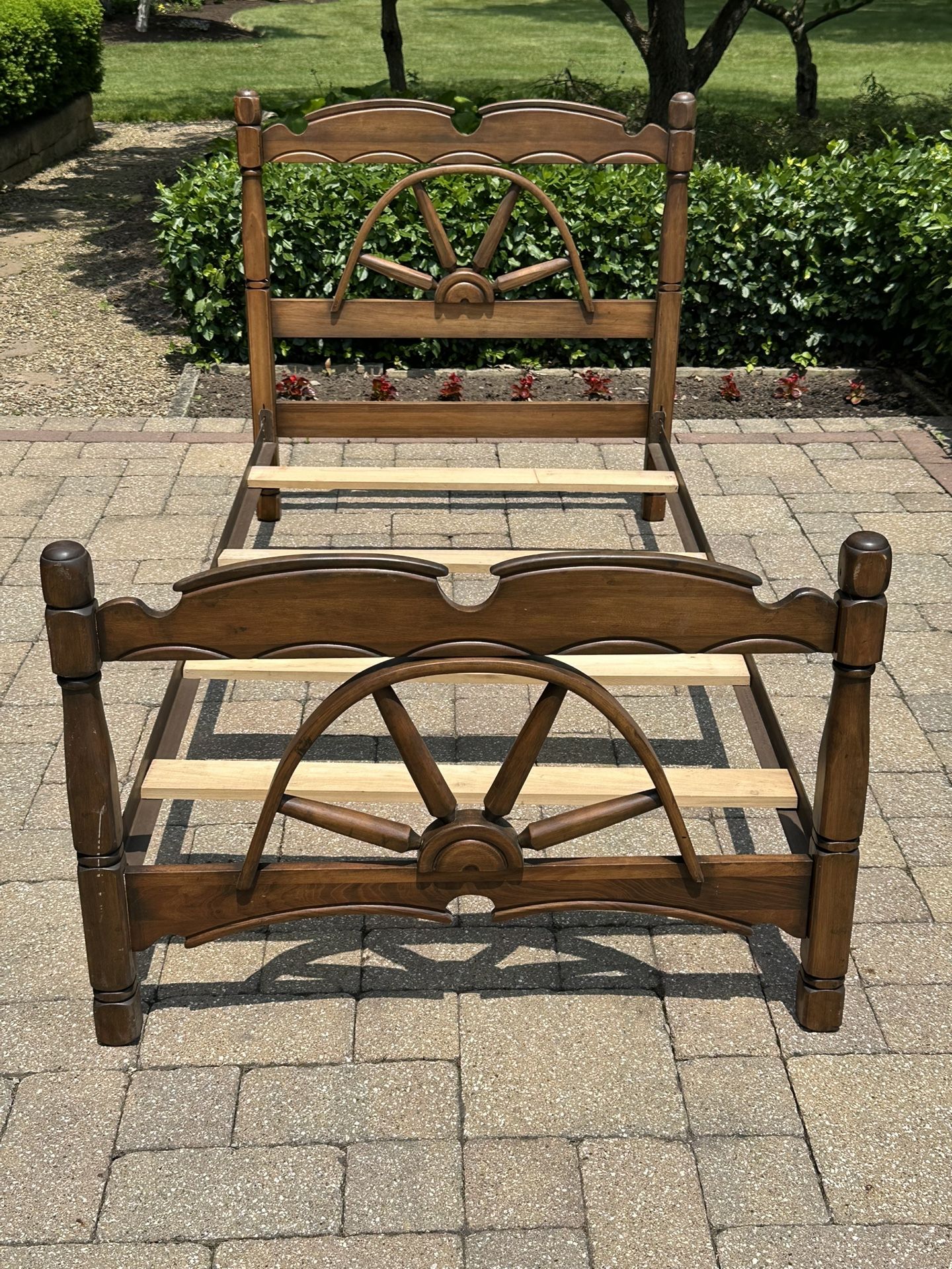 Wagon Wheel Twin Bed