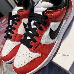 Nike Dunks Low Chicago, color way Size 9.5