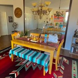 ****NEEDS TO GO**** BEAUTIFUL WOOD TABLE WITH BENCH AND 4 CHAIRS