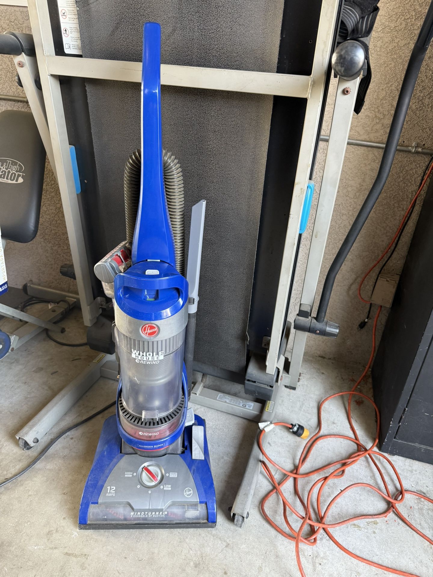 VACUUM HOOVER ( CORD REWIND GOOD CONDITION