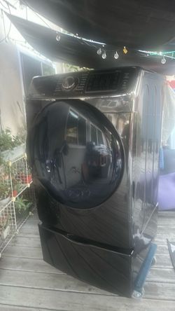 Samsung Front Load Washer with Pedestal
