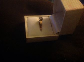 Ladies 14kt diamond solitaire ring