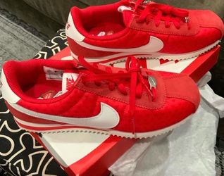 $35 Firm !! Nike GS Cortez Shoes  Youth Valentine’s Day 4.5 Youth  or size 6 women ! Red Hearts New