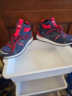 Brand new Lacoste Men's Run Breaker Sneakers size 9.5 ***NO BOX