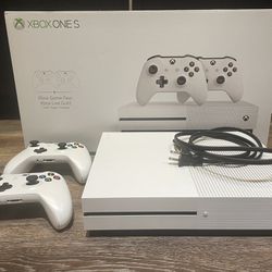 Xbox One S 1TB + Original Box and 2 Controllers