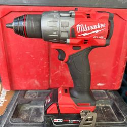 Milwaukee fuel hammer drill
