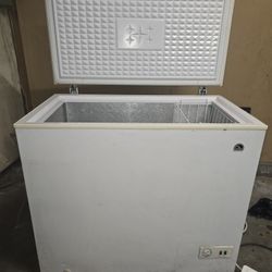 Igloo Deep Freezer