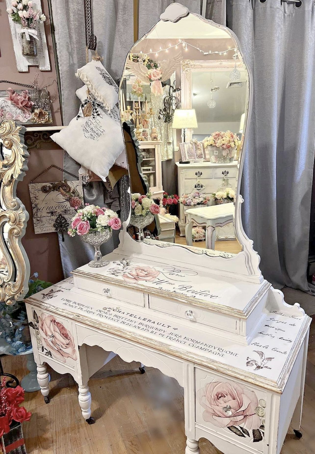Beautiful Vintage Vanity