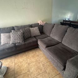 Detachable 2 pc couch