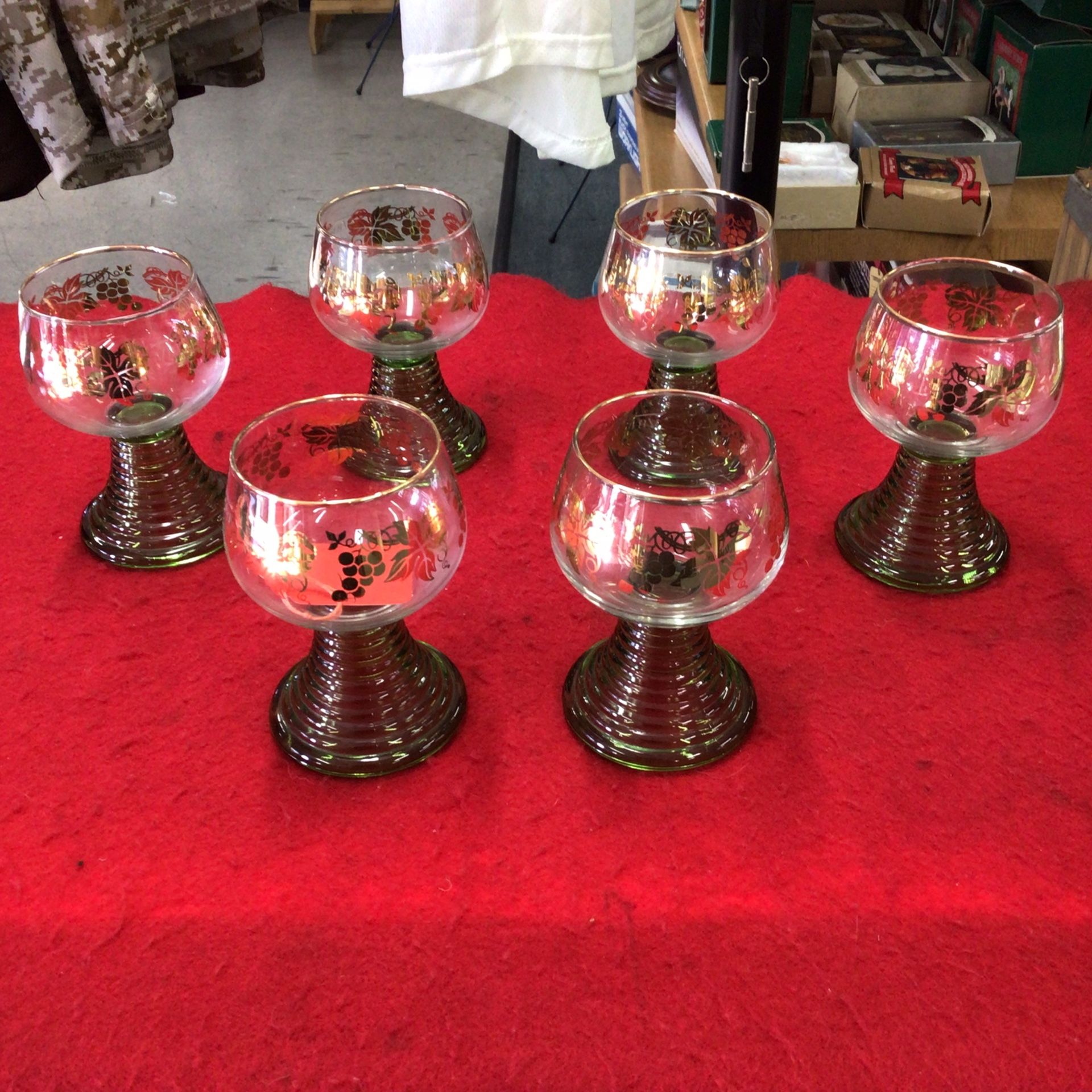 Green Stem Wine Glasses (6) with Etched Grapes and Leaves 💵  💳  💵  Cash and Card Accepted 