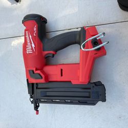 Milwaukee M18 FUEL 18 Gauge Brad Nailer