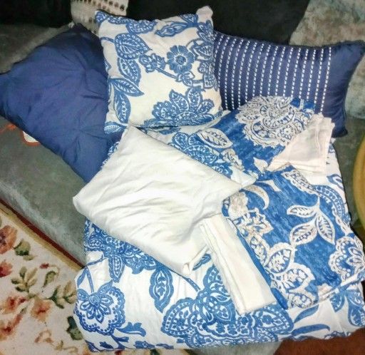8 Piece Queen Comforter Set