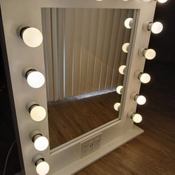 Vanity mirror 