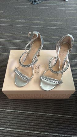 Badgley Mischka Jewel Shoes Heels size 6