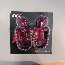 CNC Billet Foot Pegs Pedals for SUZUKI Color Red