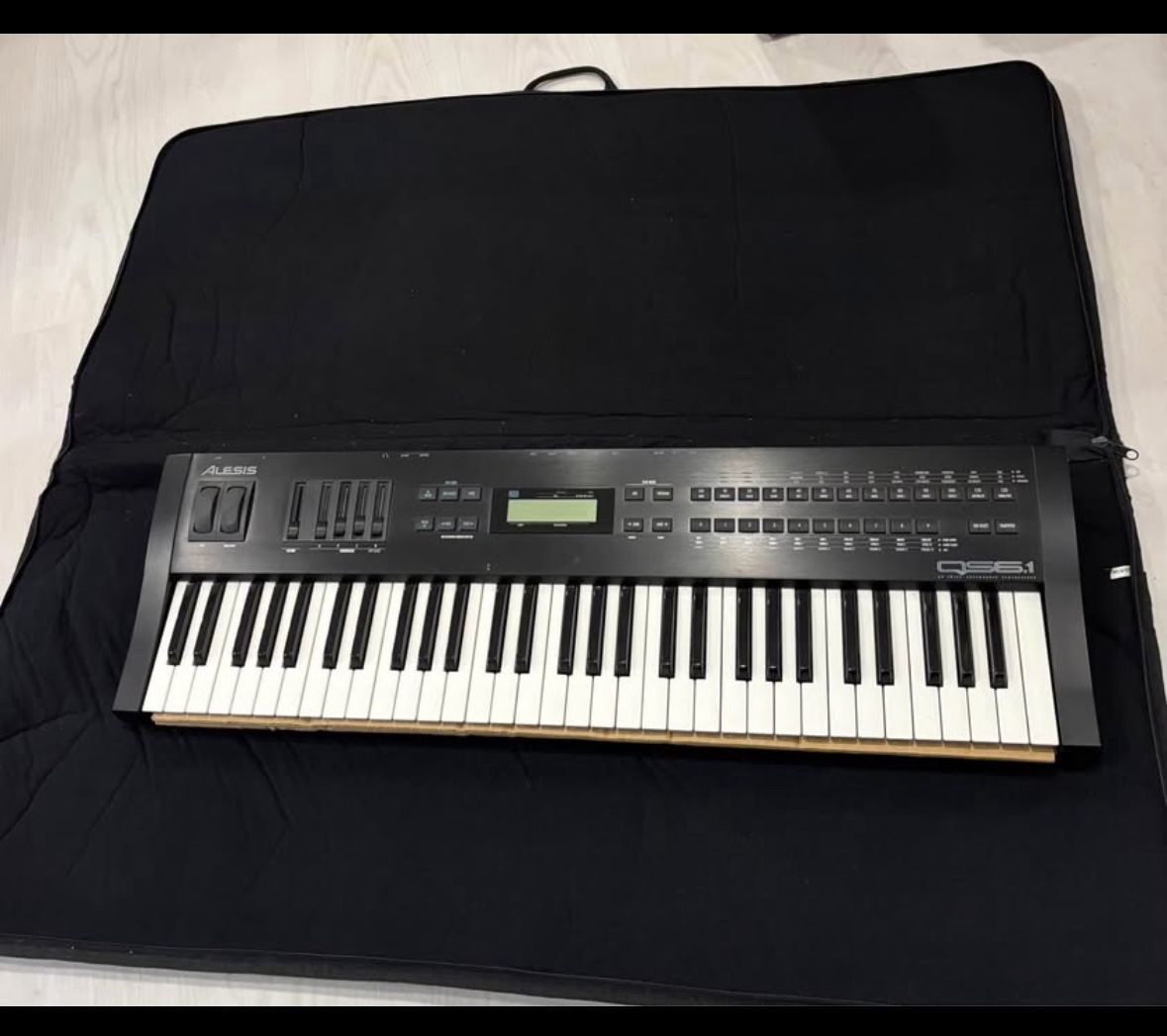 Alesis QS6.1 Synthesizer