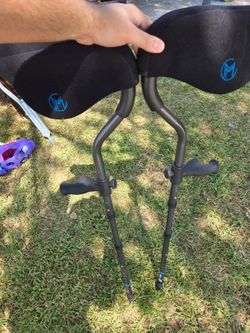 Like New Under Arm Crutches