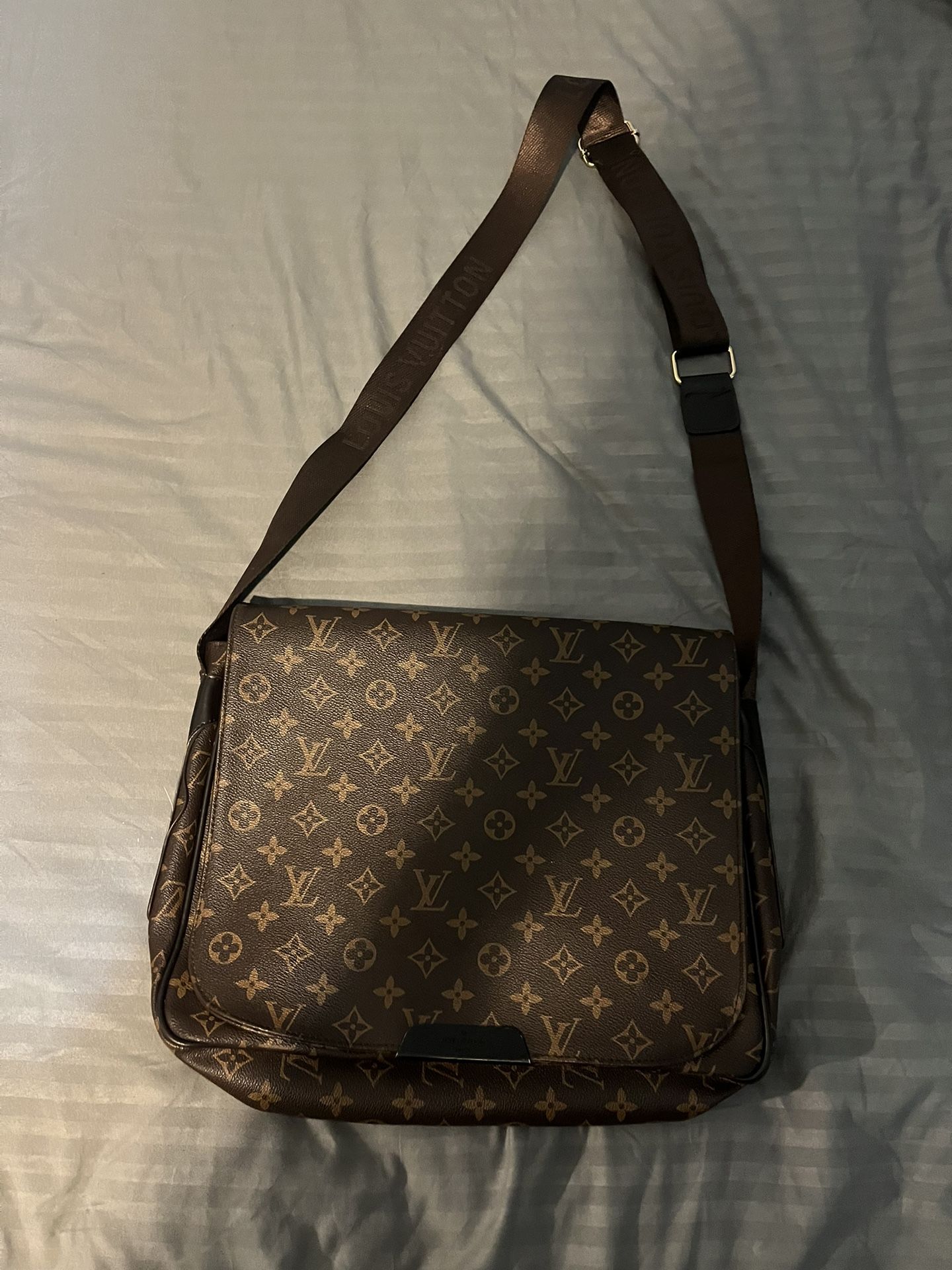 louis vuitton crossbody messenger bag