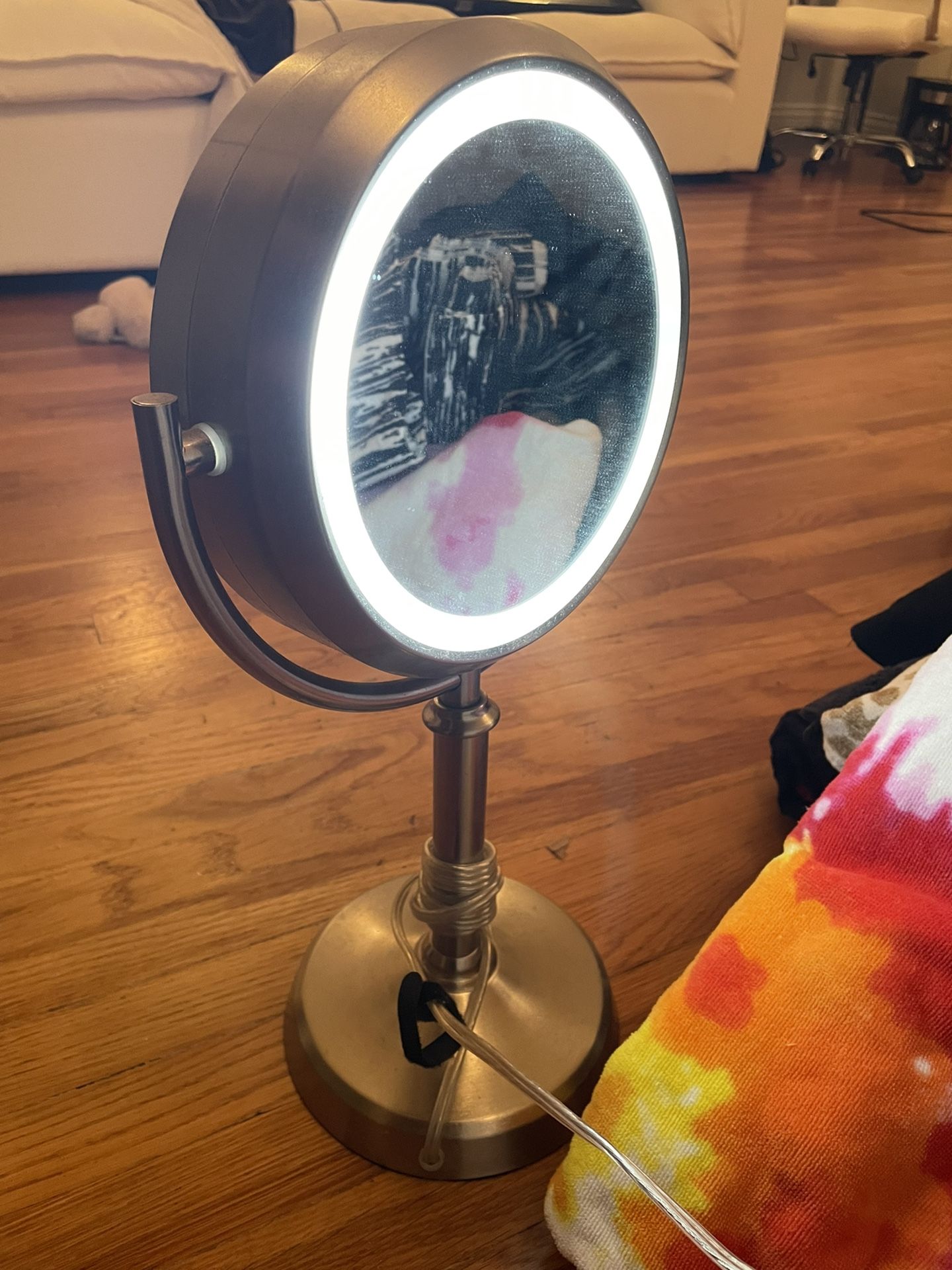Makeup Mirror With Ring Light / Vanity mirror 