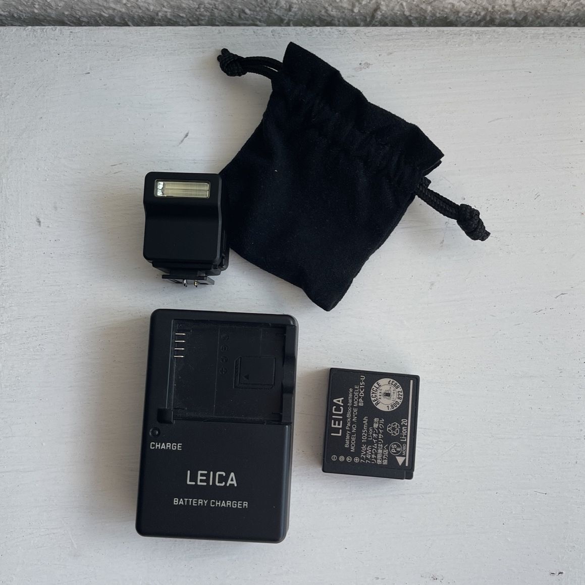 Leica D-Lux or Panasonic LX100 battery, charger and flash