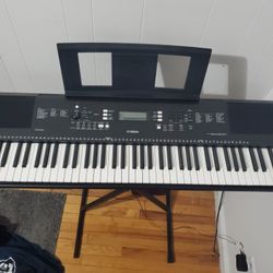 Yamaha PSR-EW300 76 Key Touch Sensitive Keyboard