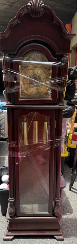 Traditional Floor Standing Grandfather Clock with Tempus Fugit Dial
