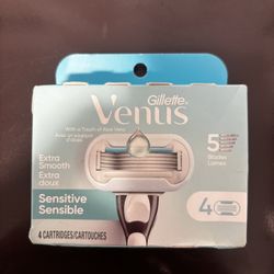 NEW GILLETTE VENUS 5 BLADE RAZORS